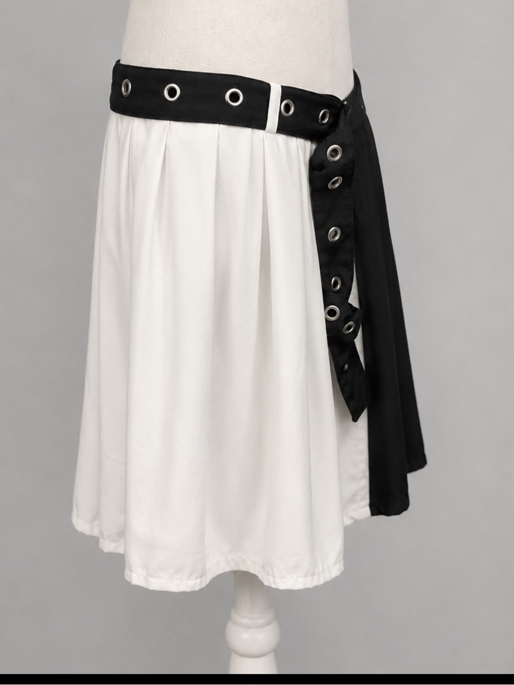 Hot Topic Black & White Colorblock Pleated Mini Skirt Removable Grommet Belt 2X - Picture 3 of 15